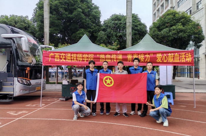 志愿者合影.png