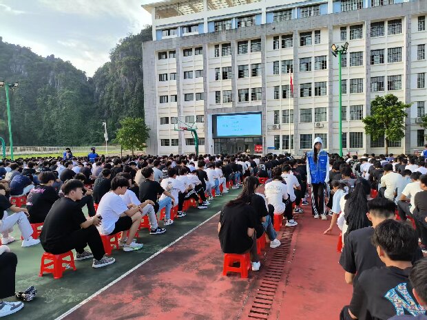 4.专家为同学们讲解传染病预防知识.jpg
